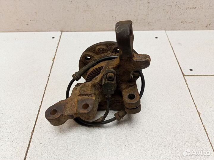 Кулак передний правый 90445667