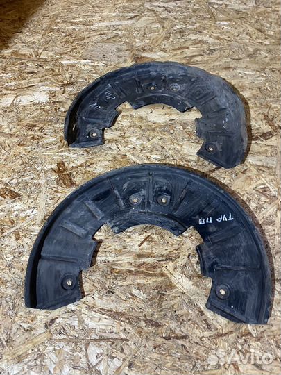 Пыльник тормозного диска VW Touareg 02-18