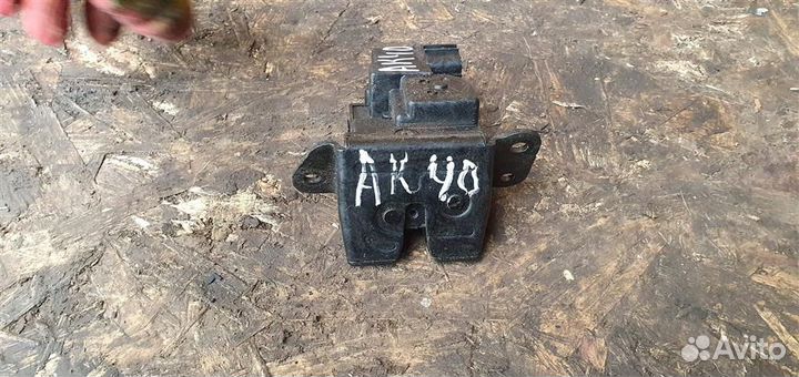 Замок багажника Kia Ceed 1