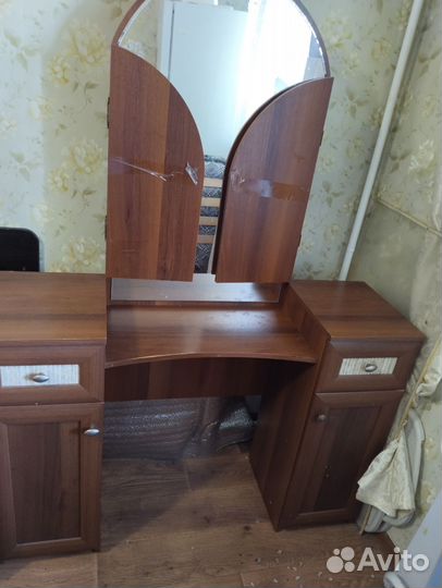 Трюмо с зеркалом бу