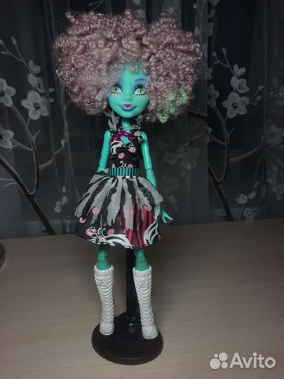 Кукла монстер хай Фрик Дю Шик Хани Свомп