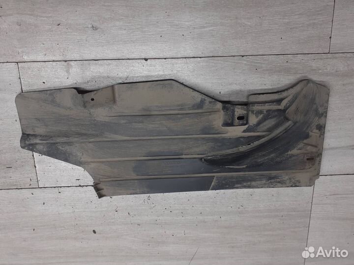 Пыльник двигателя правый Volvo