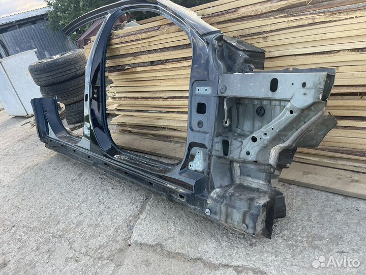 Центральная стойка правая с порогом mercedes w213