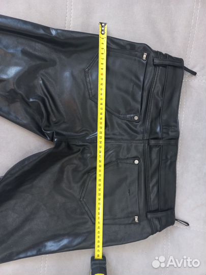 Черные брюки под кожу