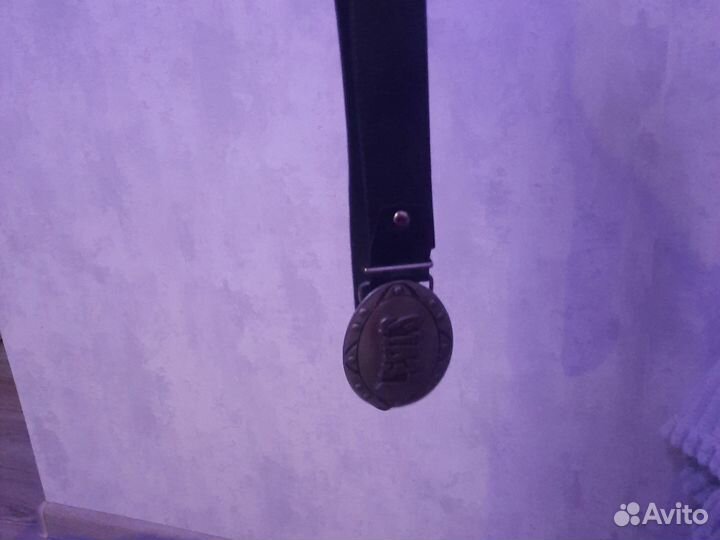 Мужской кожаный ремень черный