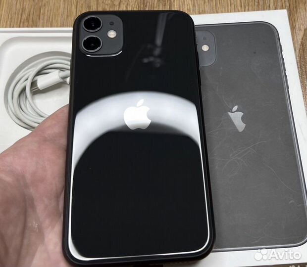 Телефон iPhone 11