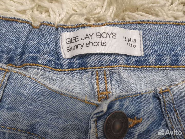 Продам джинсовые шорты для мальчика