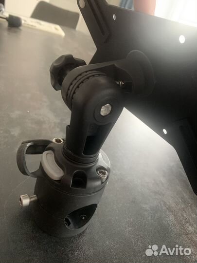 Держатель планшетов 9’’-11,5’’ универсальный