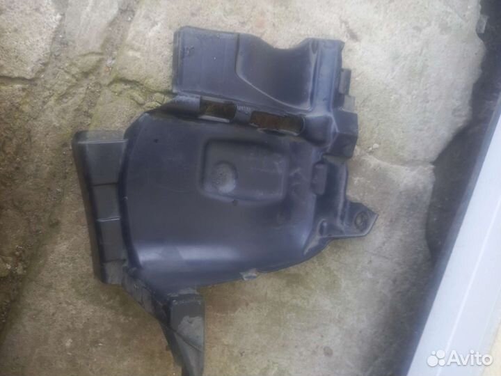 Renault logan 2 пыльник двигателя