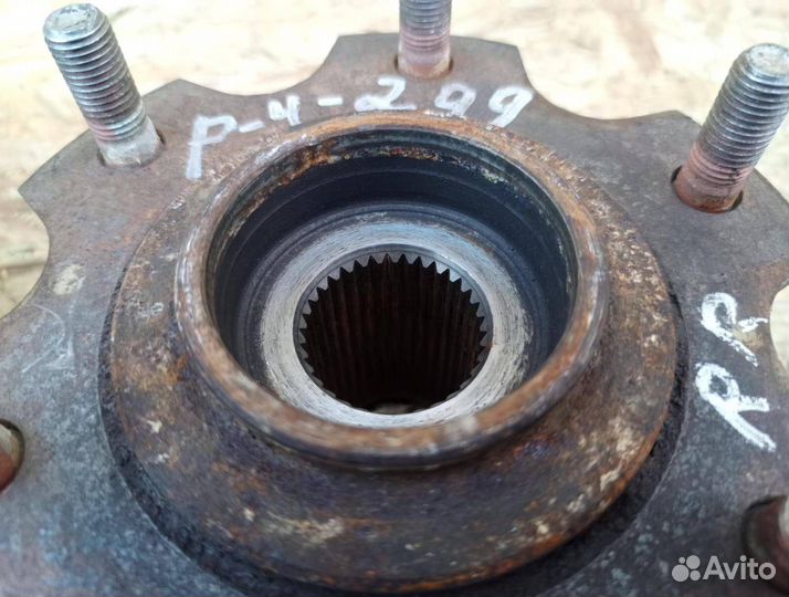 Ступица Mitsubishi Pajero 4 задняя 6G72 3.0