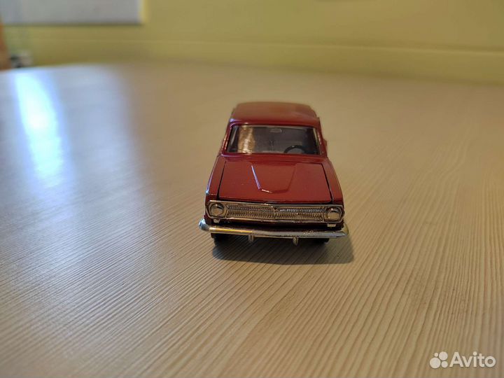 Модель автомобиля СССР Волга газ24 1:43