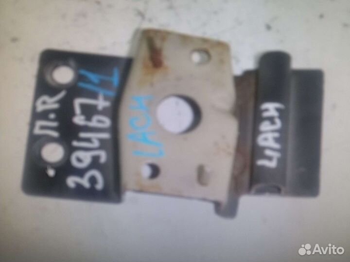 Кронштейн усилителя переднего бампера правый