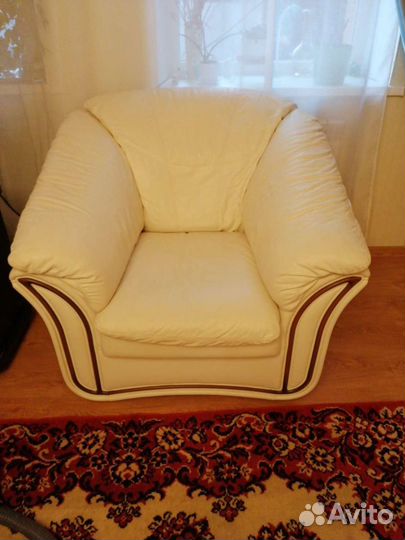 Кожанное кресло