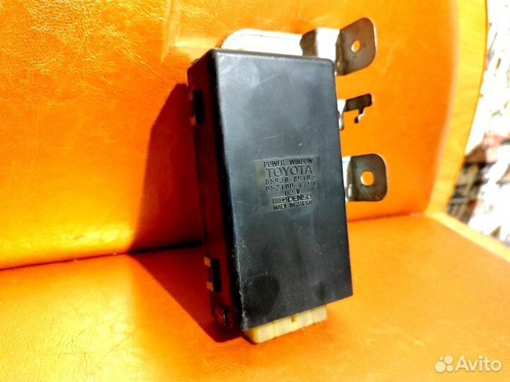 Блок управления стеклом багажника Toyota Hilux Sur