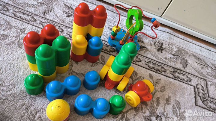 Развивающие игрушки для малышей пакетом