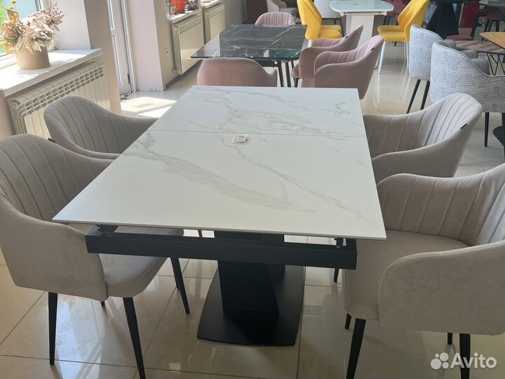 Кухонный стол и стулья