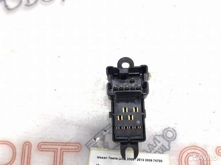 Кнопка стеклоподъемника Nissan Teana (J32) 2008