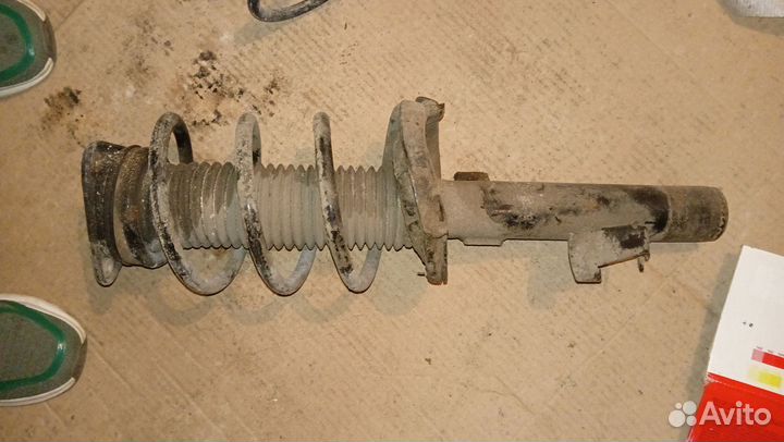 Стойка амортизатора передняя левая ford focus 2