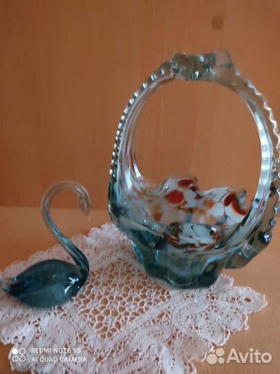 Вазочка и фигурка лебедь цветное стекло