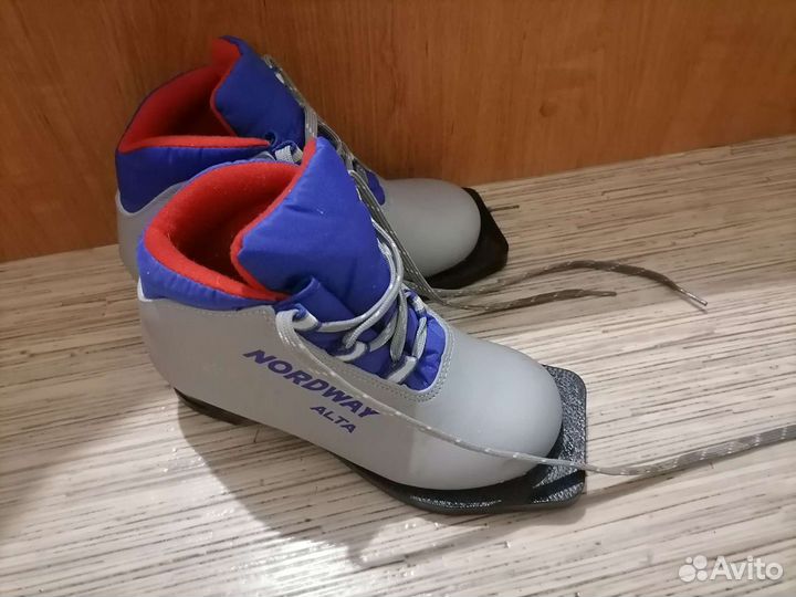 Лыжные ботинки