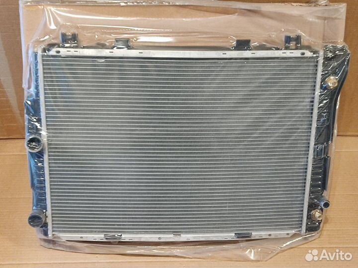 Радиатор охлаждения двигателя Mercedes Benz