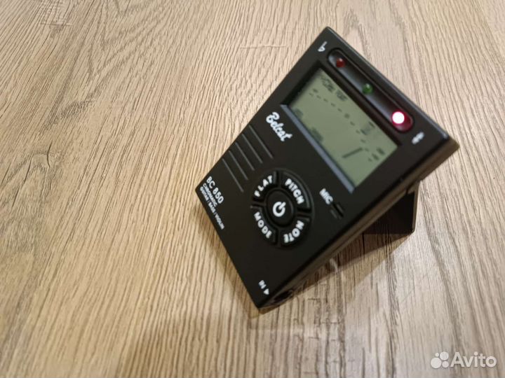 Тюнер для настройки гитар