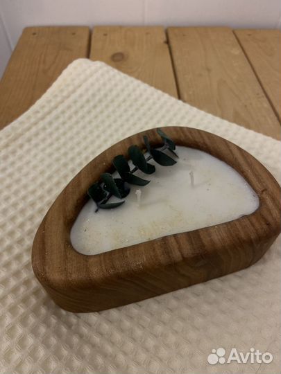 Свечи в дереве и в руках