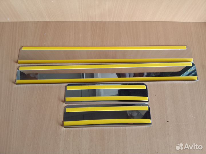 Накладки на пороги Mazda (нержавейка)