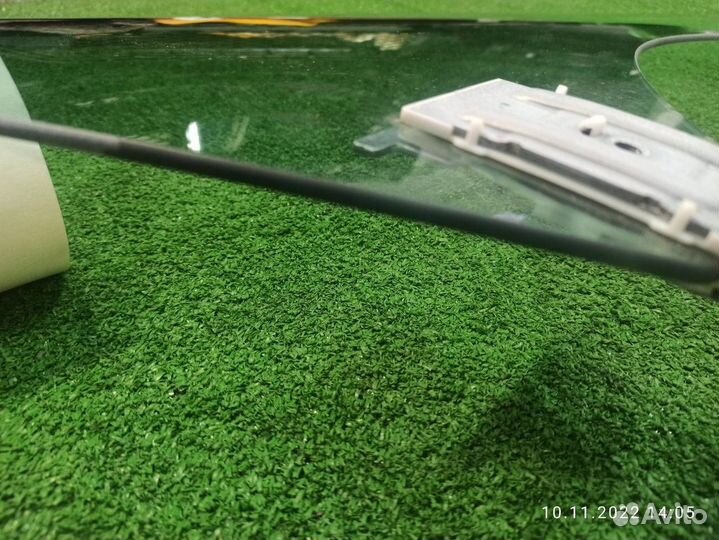 Стекло двери переднее правое Mercedes-Benz