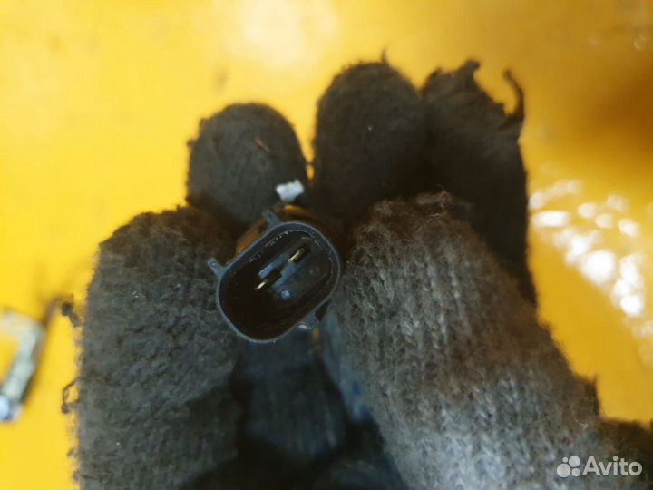 Датчик температуры масла 1.8 2.0 2zr 3zr 2zr-fae 2