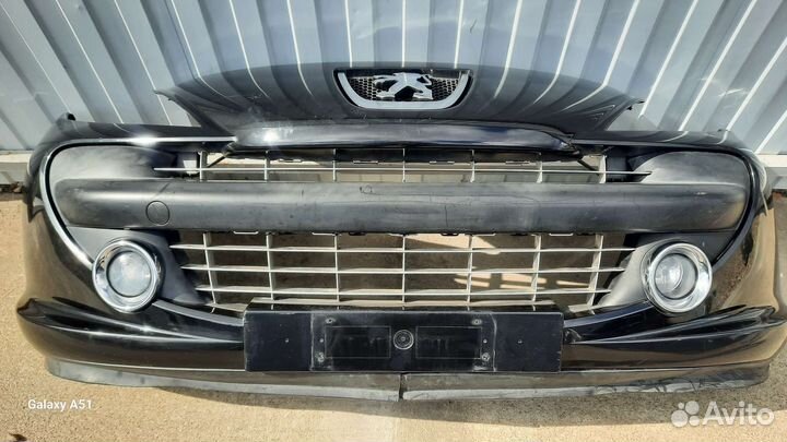 Передний бампер чёрный Пежо 207