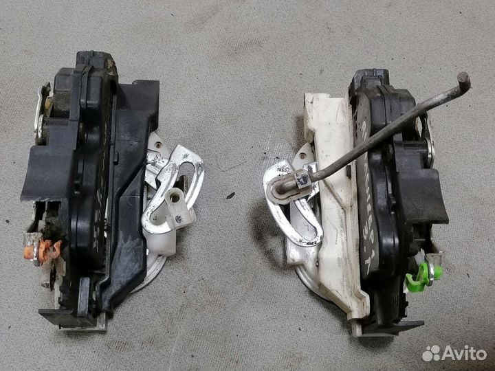 Замок двери задний Mitsubishi Outlander (CU)