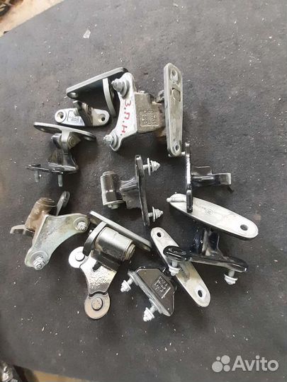 Петли дверей Mercedes Benz W212