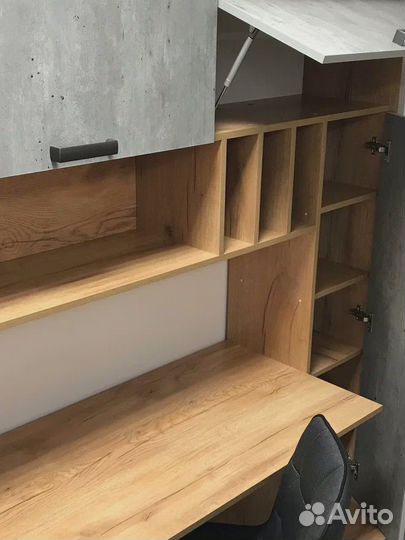 Письменный стол