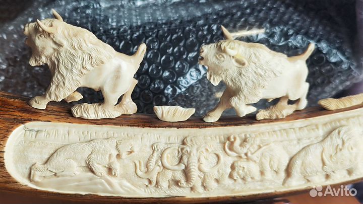 Композиция из бивня мамонта