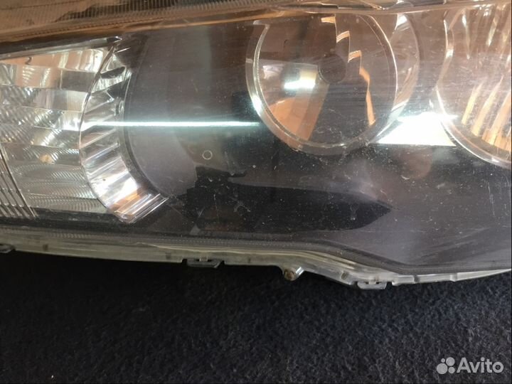 Фара левая Mitsubishi Lancer