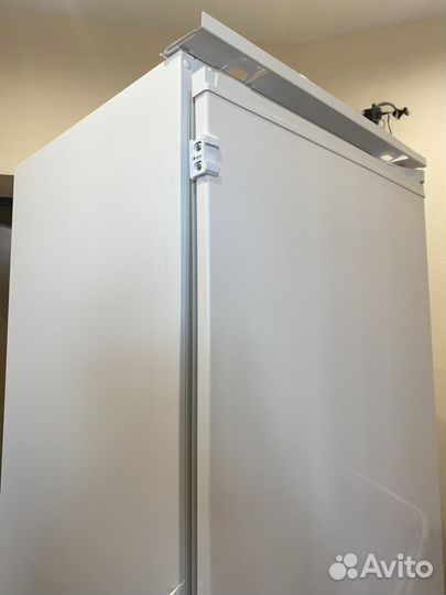 Холодильник встраиваемый новый