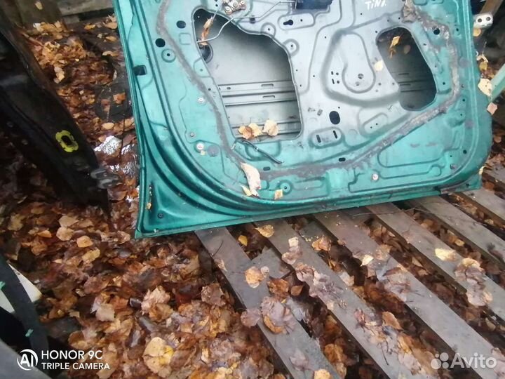 Дверь передняя левая Nissan almera tino