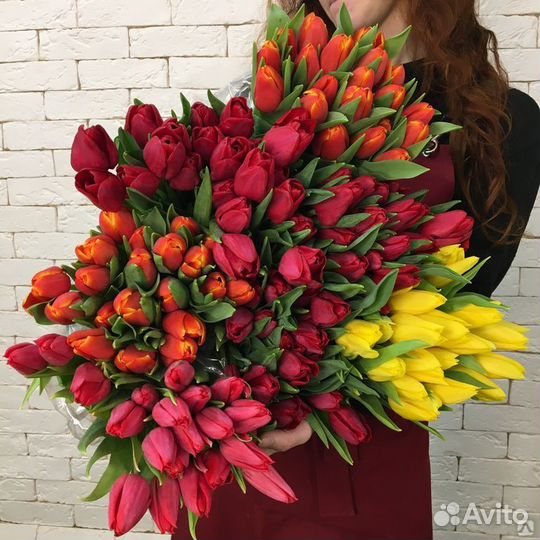 Тюльпаны Охапки букеты корзины