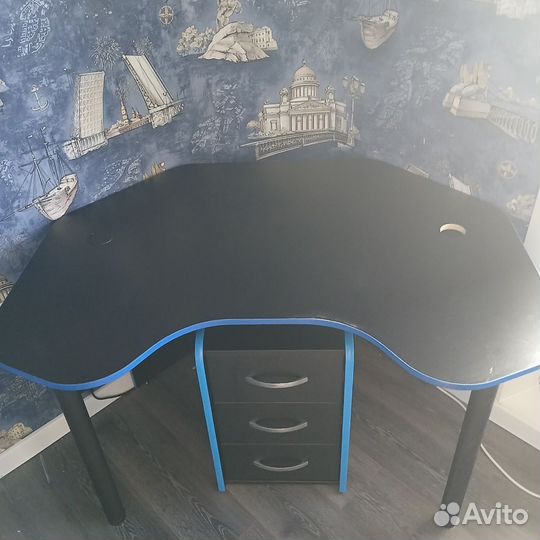 Компьютерный стол