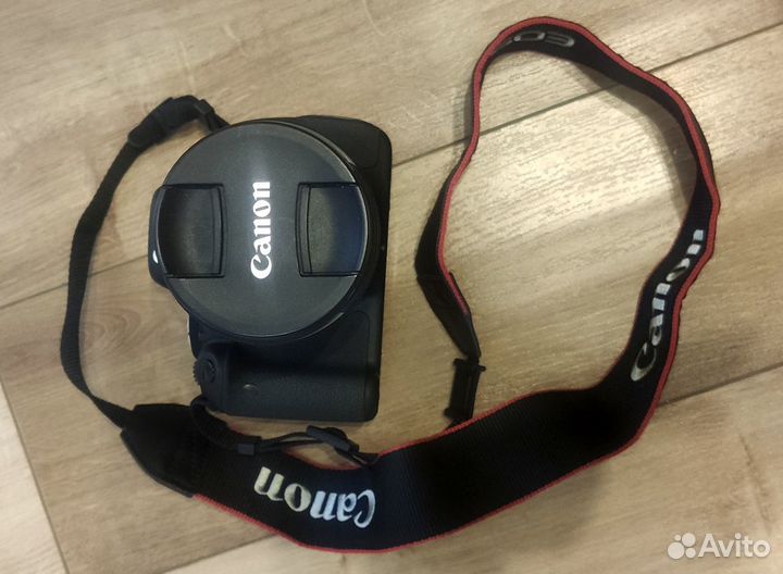 Цифровая зеркальная камера Canon EOS 600D