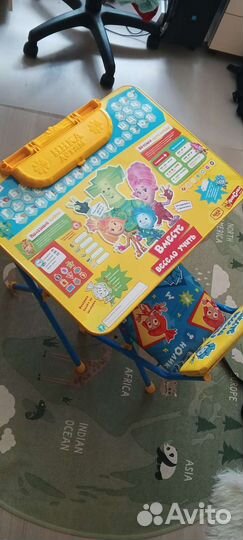 Детский стол со стулом