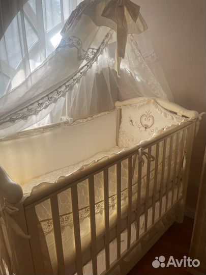 Детская кроватка с пеленальным столиком