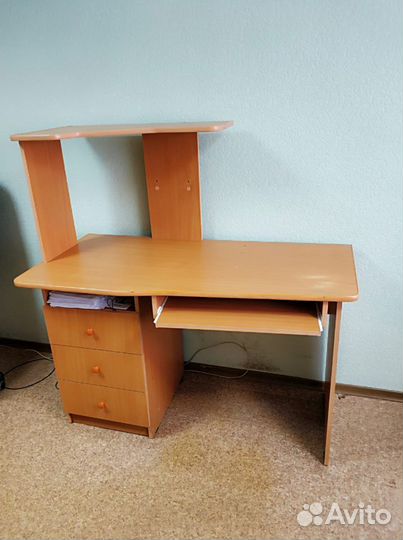 Стол письменный