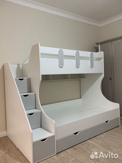 Детская кровать двухъярусная