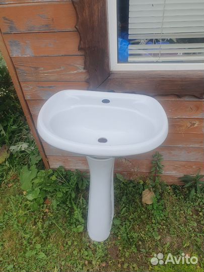 Раковина с пьедесталом