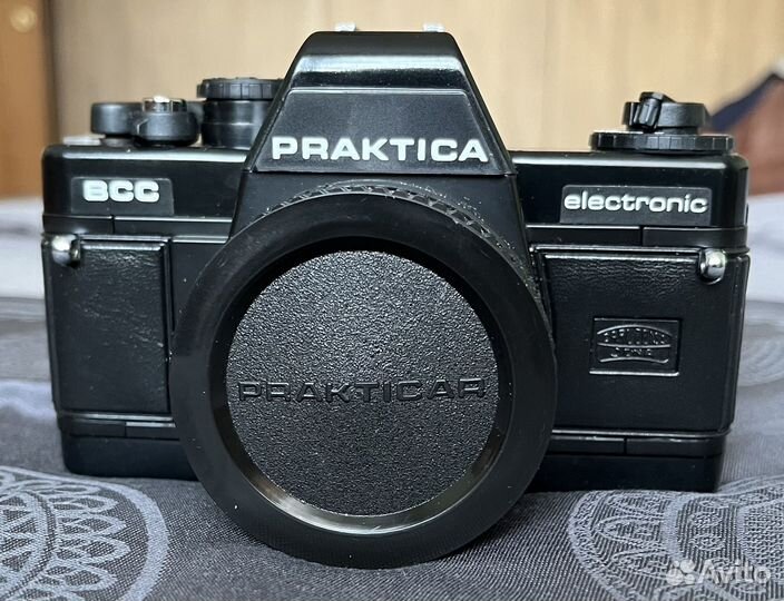 Зеркальная фотокамера praktika BCC с обьективом