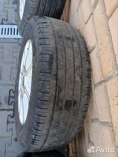 Michelin Agilis 215/65 R16