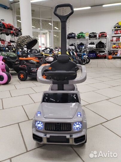 Машина каталка толокар с ручкой на пульте