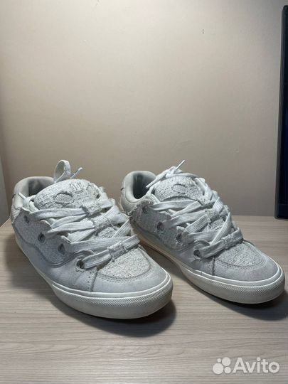 Ollie Skate - White Low-Top Canvas